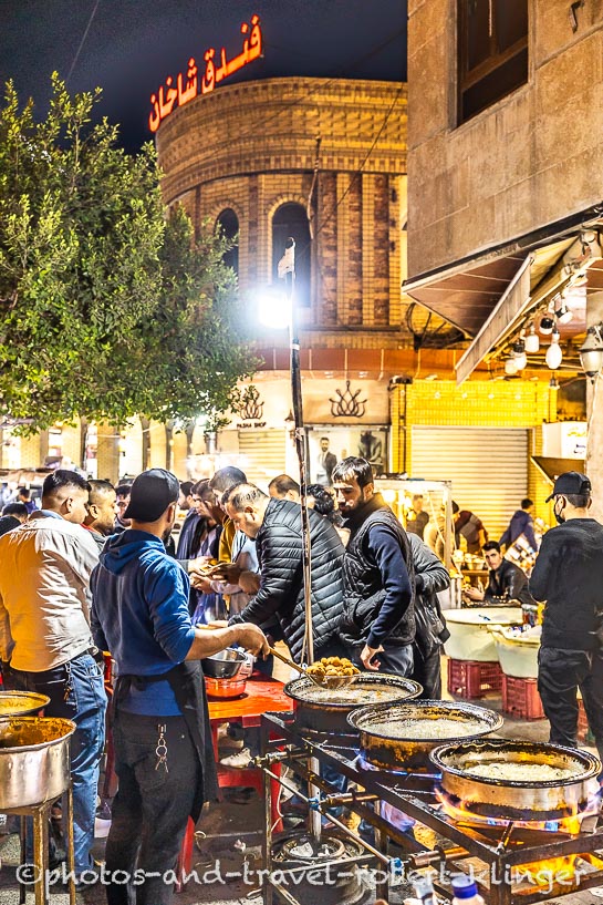 A street restaurant at Qaysari Bazar in Erbil